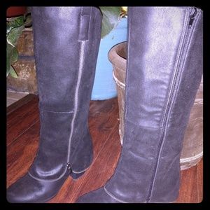 Black zipper embellished boots!!